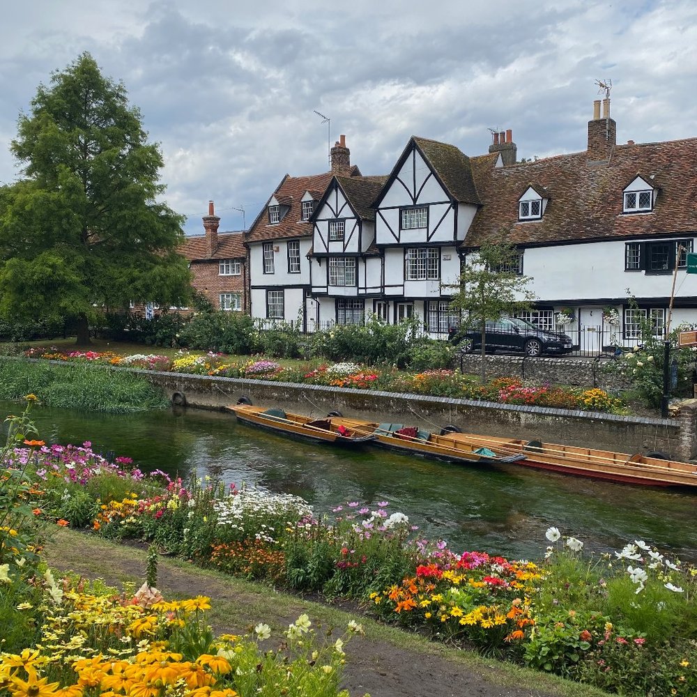 Meet your Posher, Kira